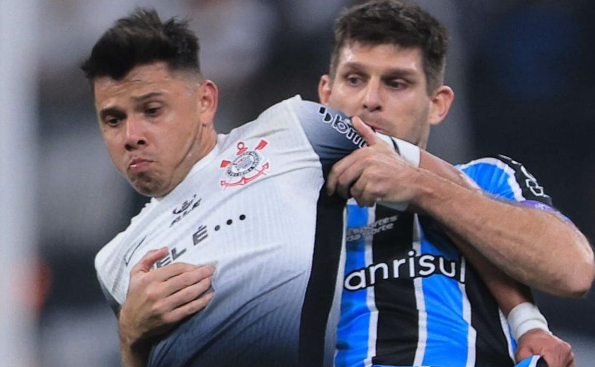 Áudio VAR Corinthians X Grêmio: Pênalti de Kannemann é explicado: “Puxou a todo momento”