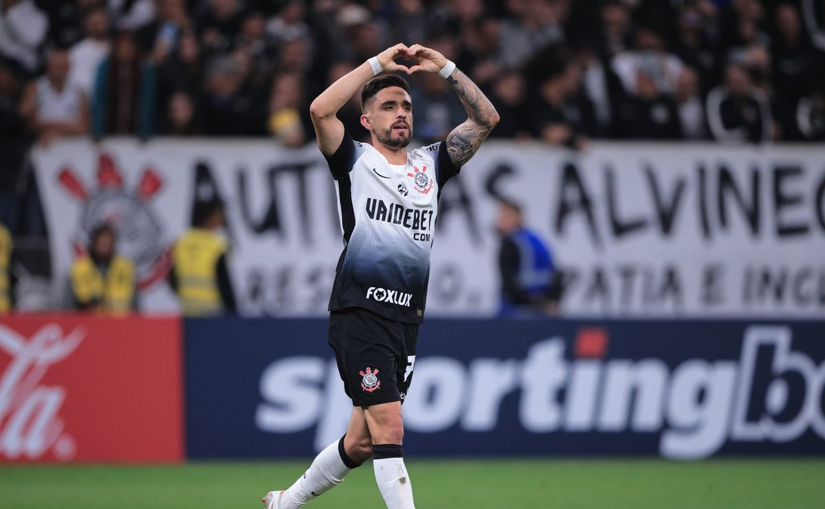 Coronado fora de ação: Corinthians libera jogador para equipe de Ramón Díaz.