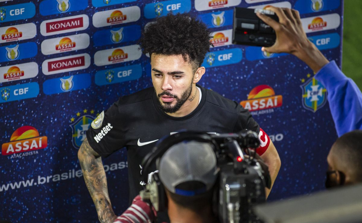 Flamengo define data para fechar contratações de Claudinho e Michael