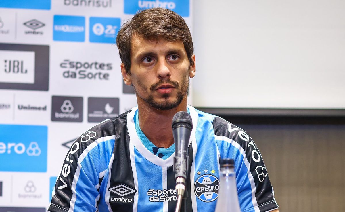 Rodrigo Caio enfrenta momento difícil no Grêmio e preocupa torcida flamenguista