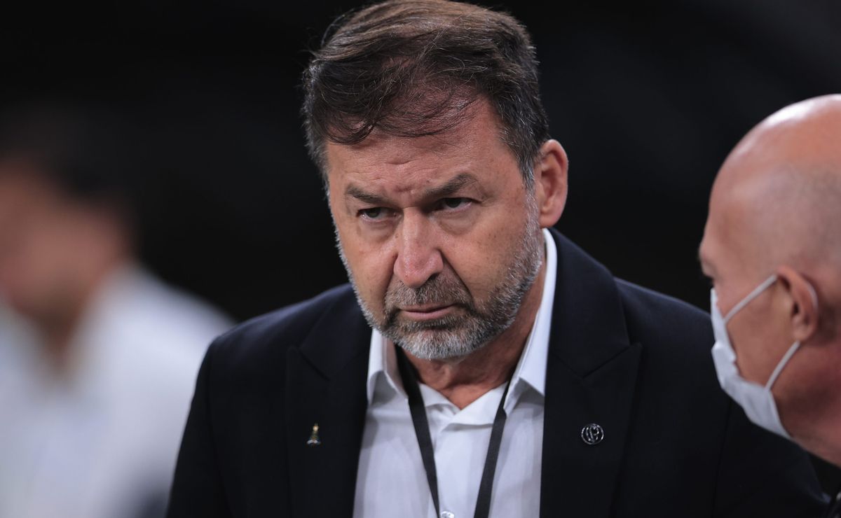 Proposta de R$ 65 milhões do Corinthians tenta tirar contratação do Flamengo.