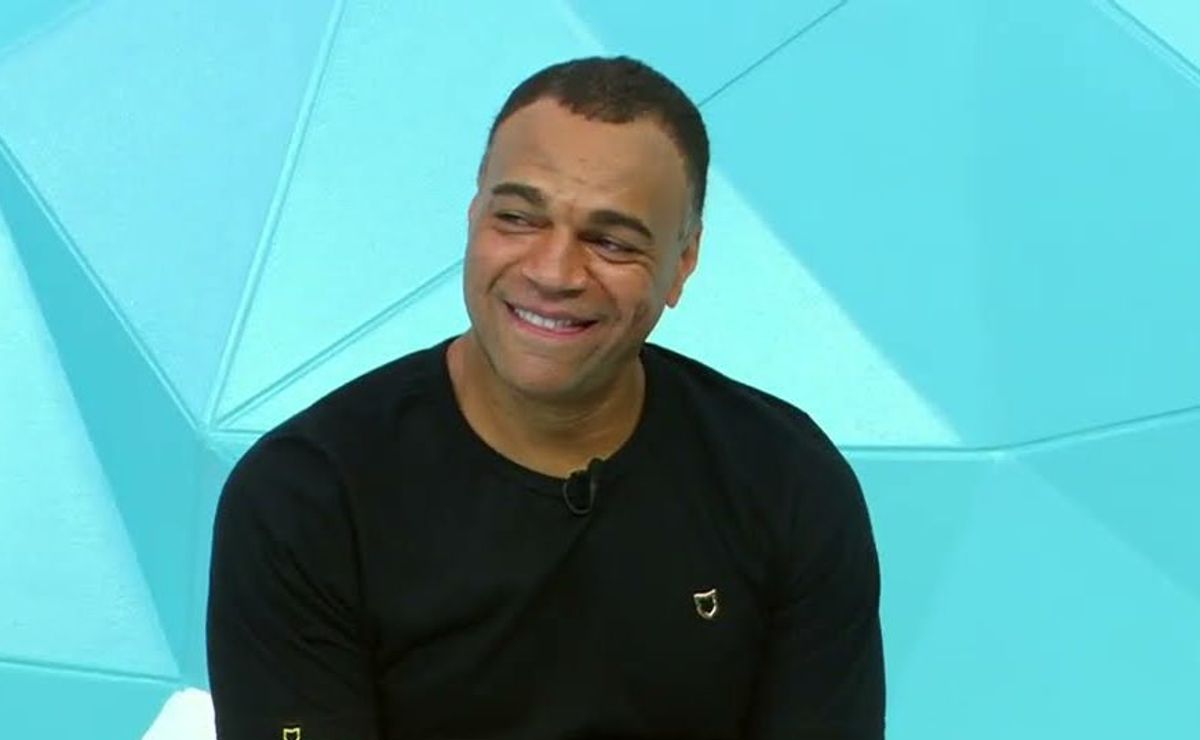 Denílson elogia elenco do Flamengo antes de partida pelo Brasileirão: Um dos melhores