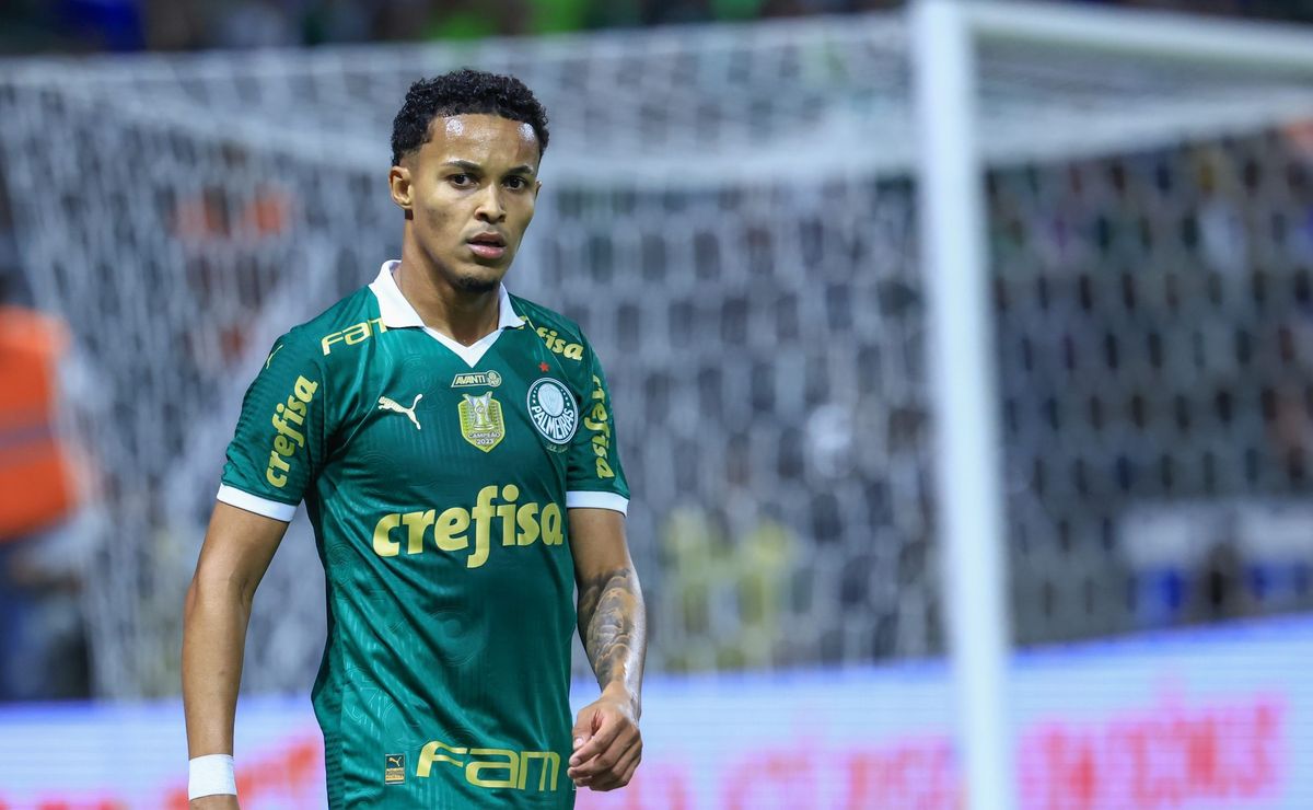 Lázaro criticado por torcedores do Palmeiras por desperdiçar passes no empate com Internacional