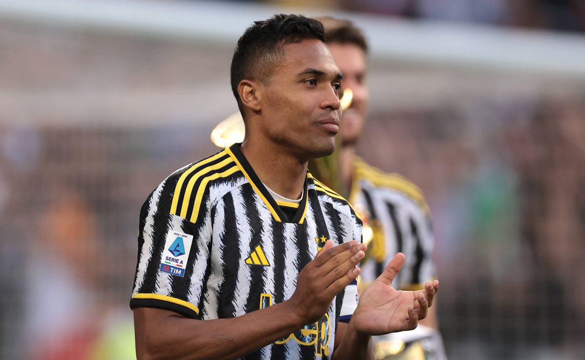 Palmeiras tem informação sobre acerto de Alex Sandro com o Porto.