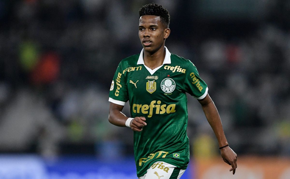 Situação de Estêvão preocupa e participação em Palmeiras e Flamengo ainda incerta