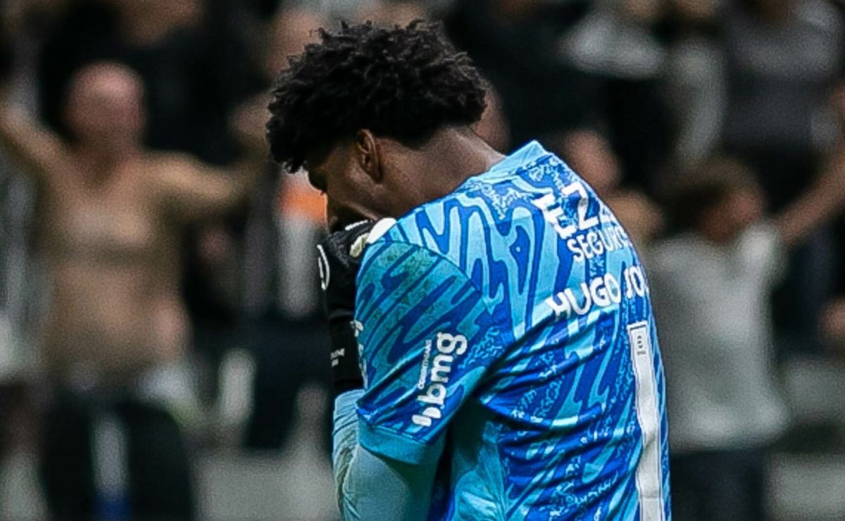 Preocupação com Hugo Souza no Flamengo e possibilidade de negócio com Corinthians.