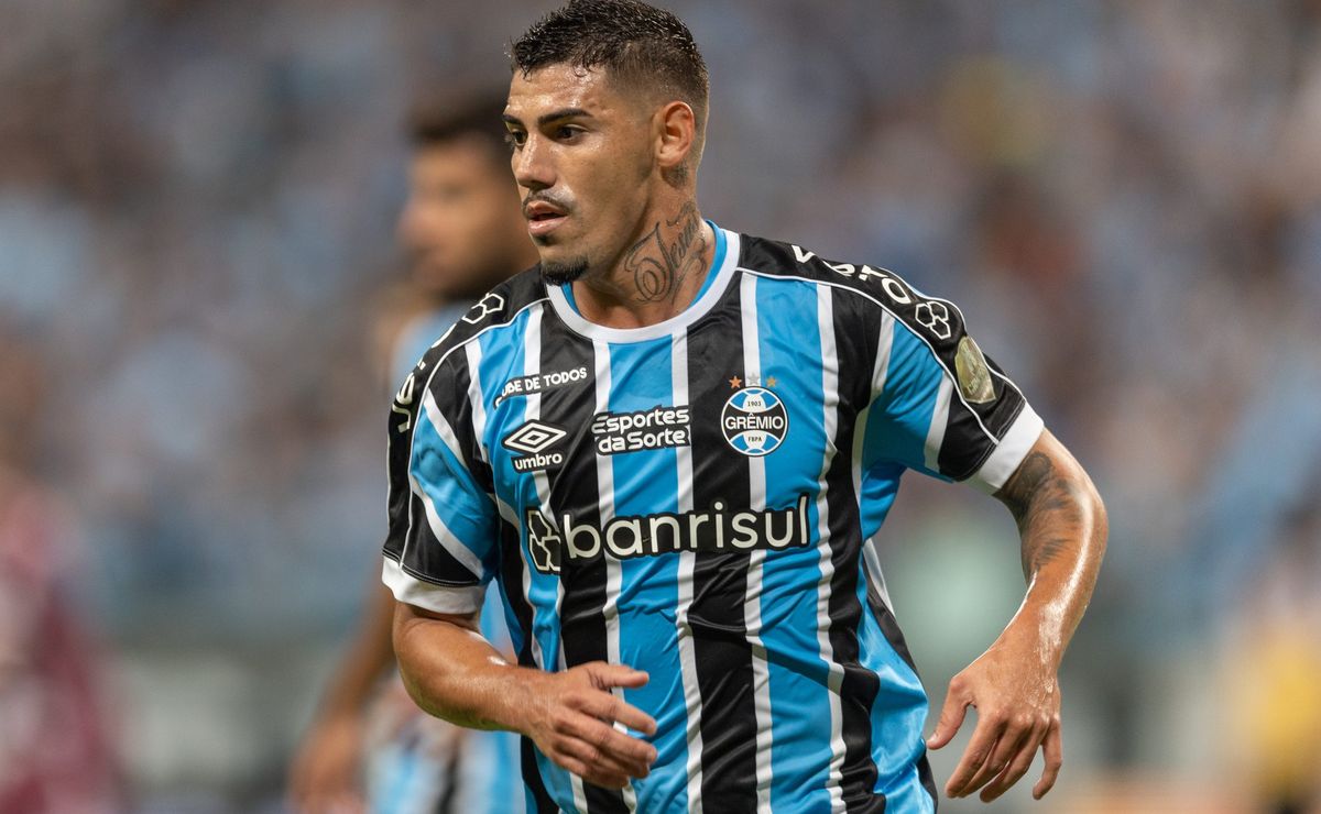 Mayk fala sobre titularidade no Grêmio e projeta decisão contra o Corinthians.
