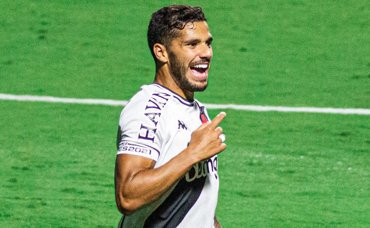 Corinthians acerta acordo de risco com lateral Henrique Silva para assinatura.