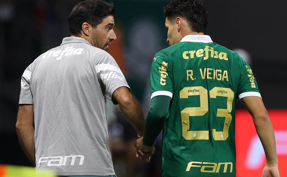 Abel Ferreira define escalação em conversa de última hora com Raphael Veiga.