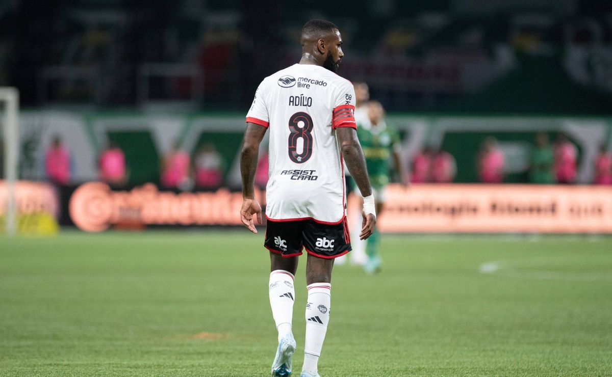 Pênalti em Gerson do Flamengo passou batido por Daronco contra Palmeiras: “Vergonhoso”