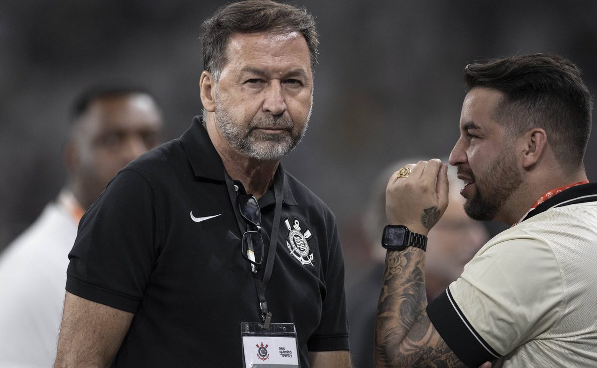 Corinthians de Augusto Melo confirma compra antecipada de Hugo Souza ao Flamengo