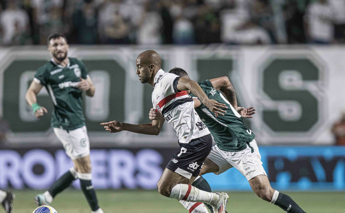 São Paulo classificado após empate com Goiás em jogo marcado por brigas