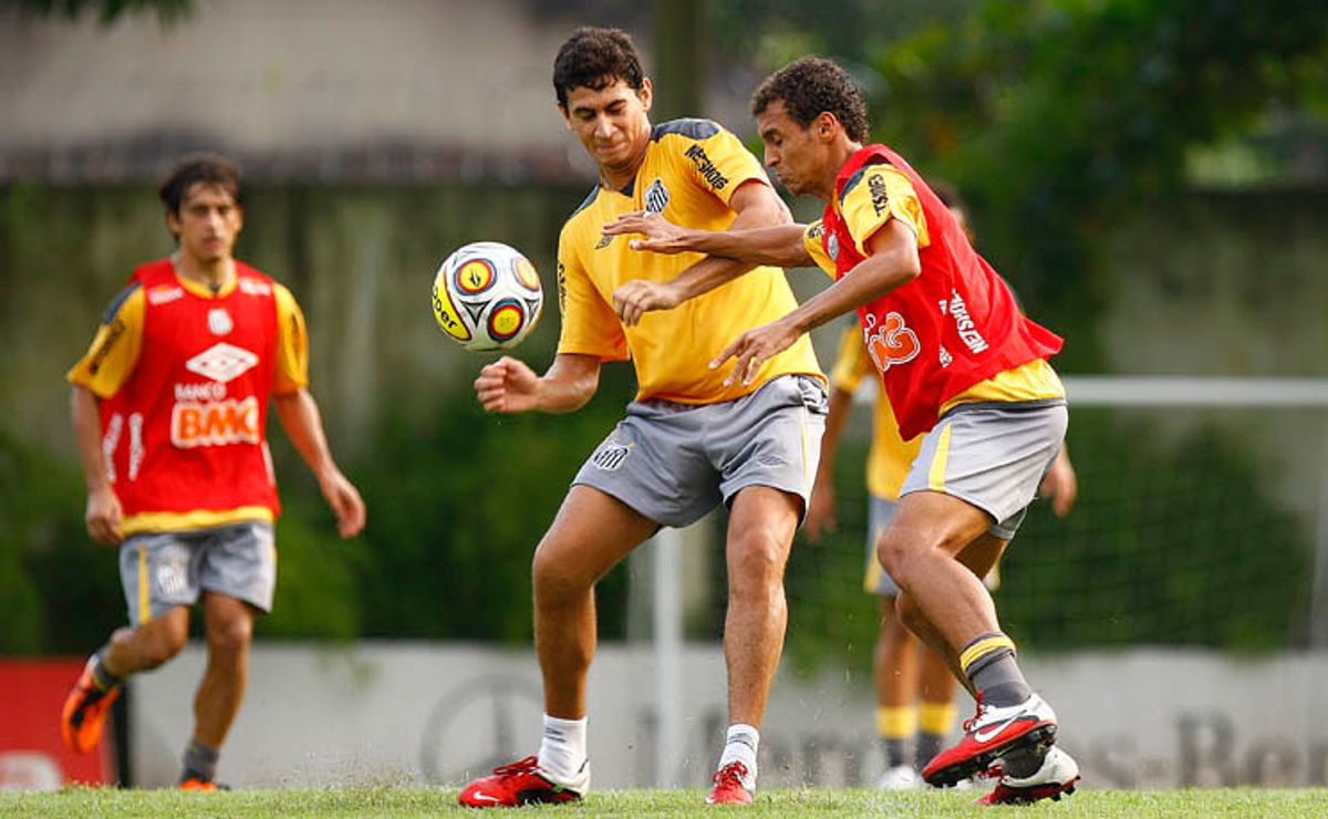 Corinthians demonstra interesse na contratação do meia Alan Patrick, ex-Santos.