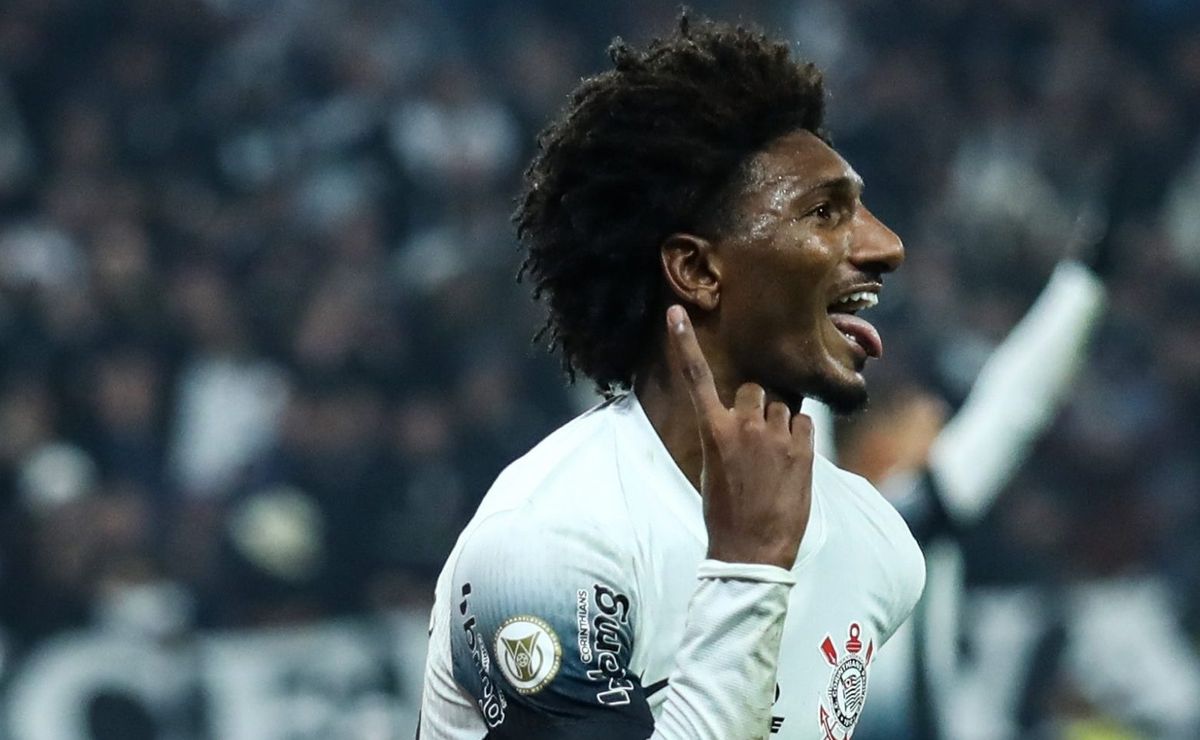 Talles Magno estreia com gol e tira Corinthians da zona de rebaixamento.