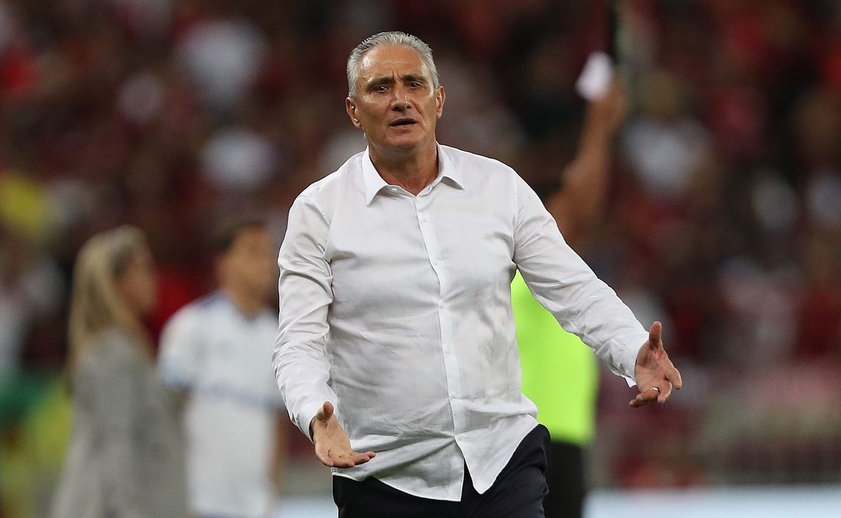 Postura de Tite desagrada torcedores em empate decisivo entre Flamengo e Palmeiras.