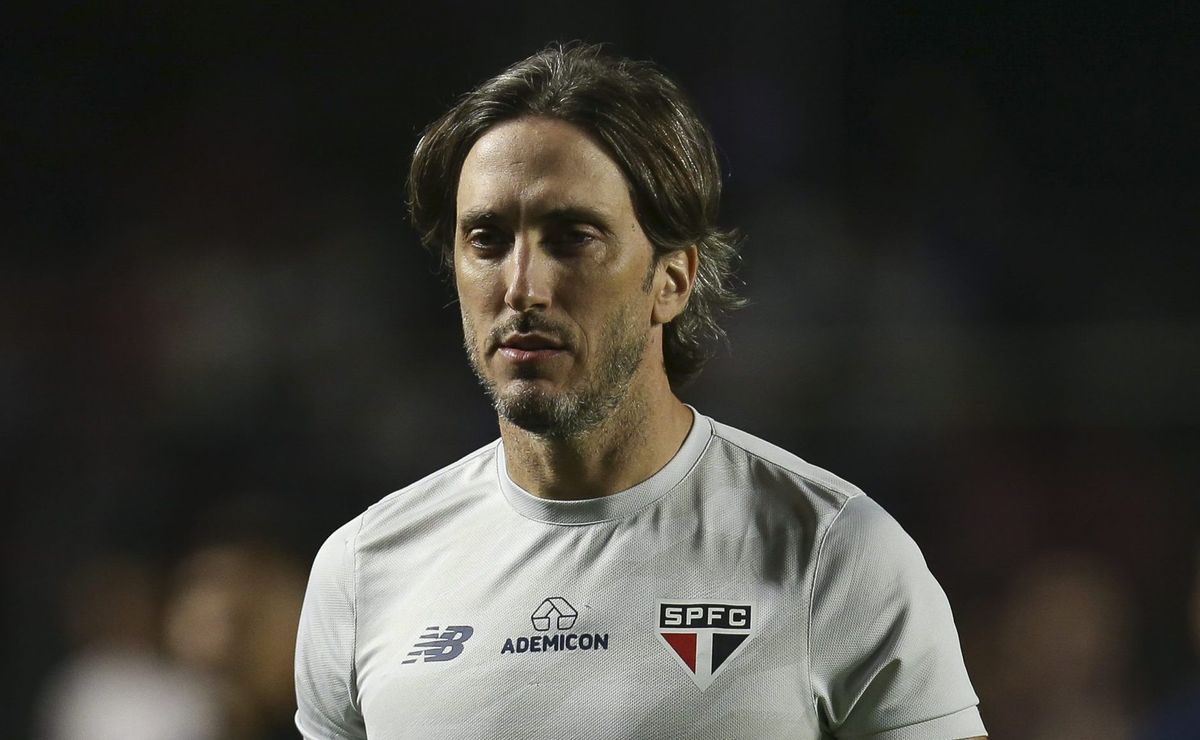 Carlos Belmonte critica cartão de Zubeldía em partida do São Paulo: 