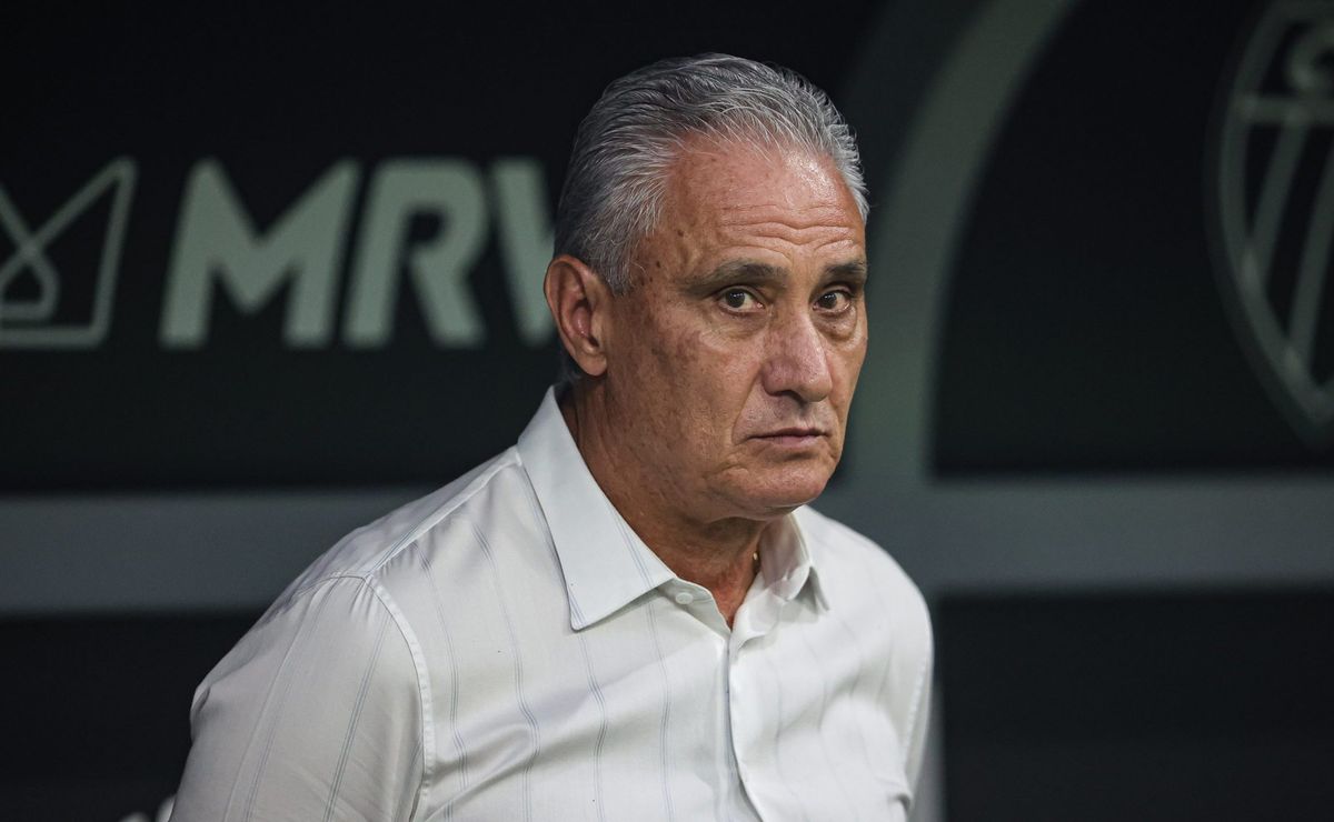 Varela continua sendo dúvida na escalação de Tite para o próximo jogo do Flamengo