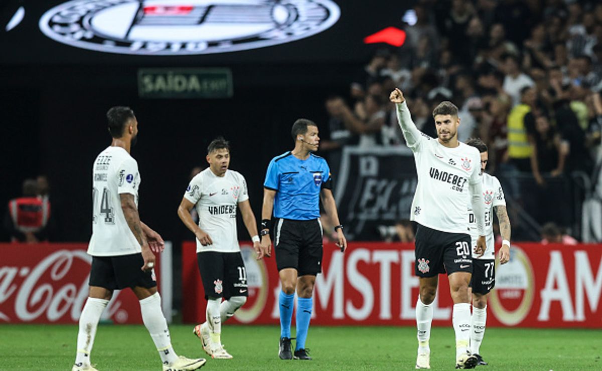 Avaliação da Torcida do Corinthians sobre Desempenho de Pedro Raul após Vitória.