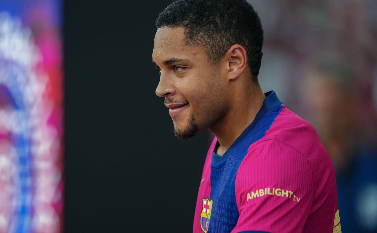 Aprovação do Barcelona não viabiliza contratação de Vitor Roque pelo Palmeiras.