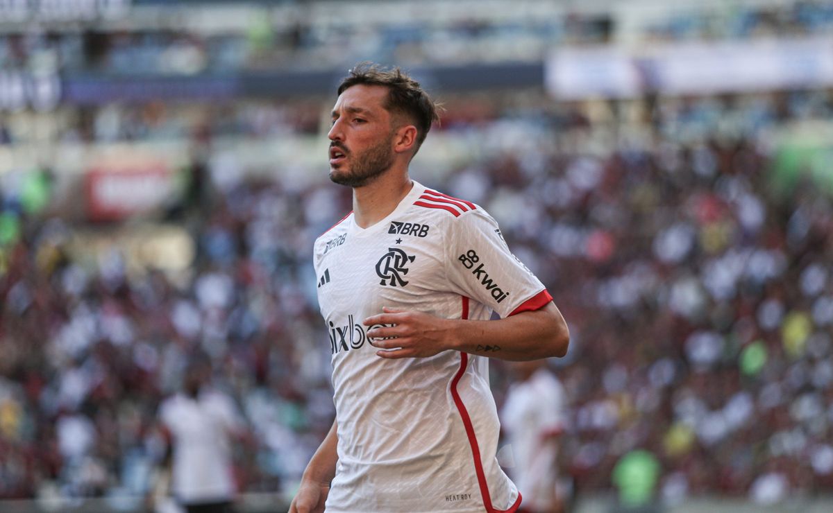 Flamengo define novo reforço para substituir Viña e contrata mais dois jogadores.