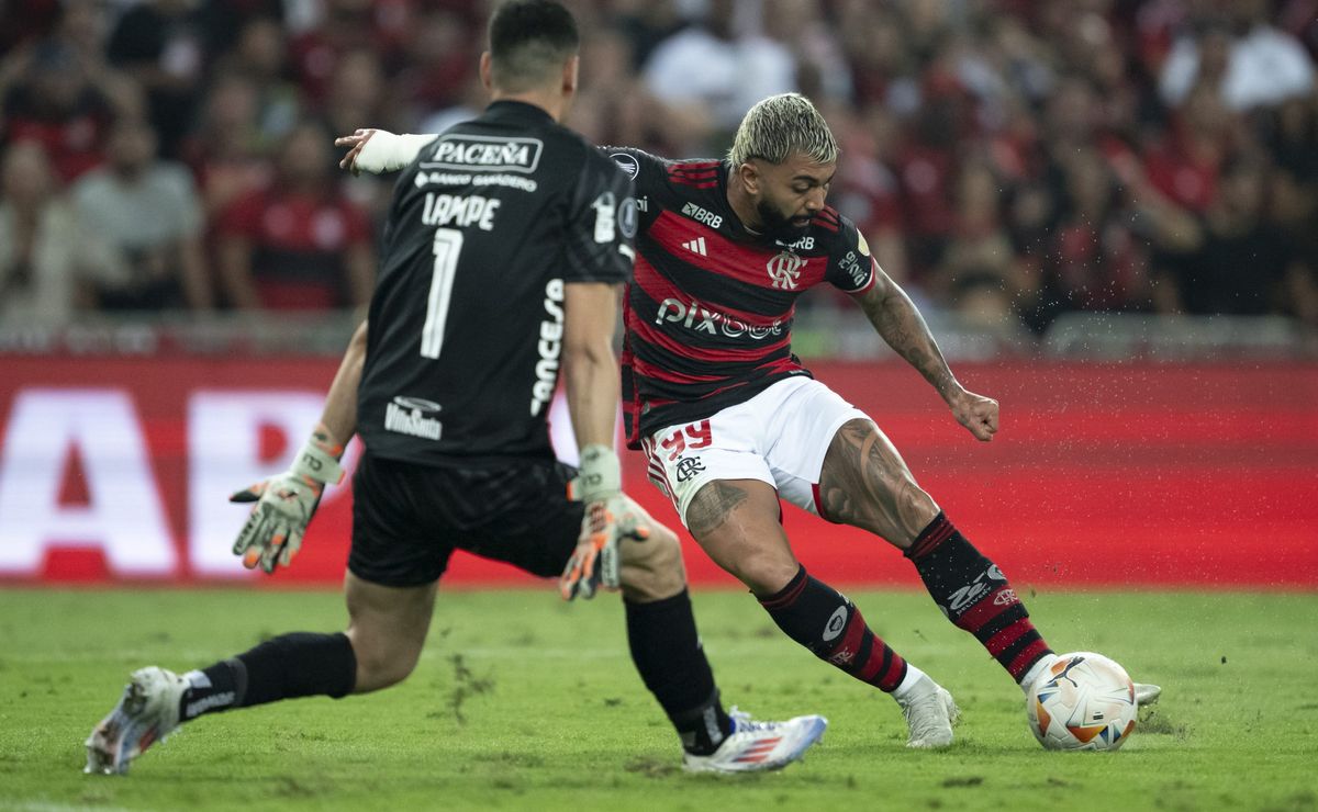 Gabigol substitui Pedro no Flamengo, porém desempenho não convence no ataque.