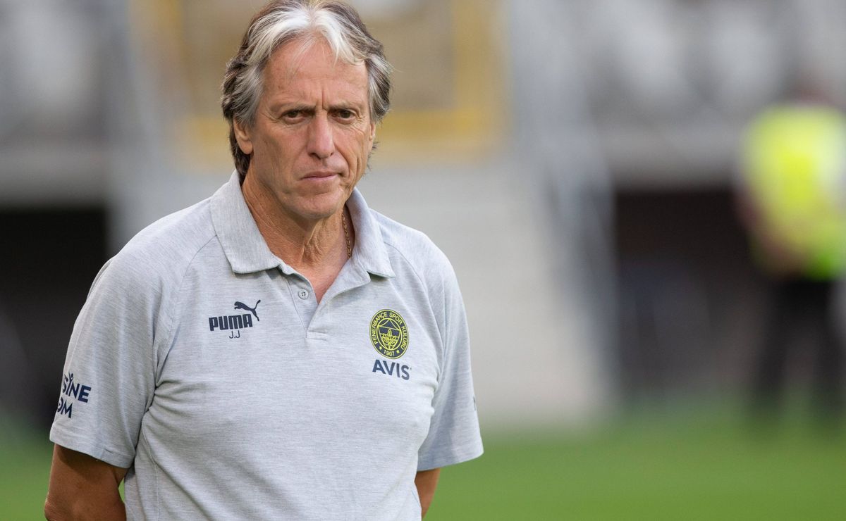 Jorge Jesus auxilia Flamengo na contratação de Michael após rescisão milionária