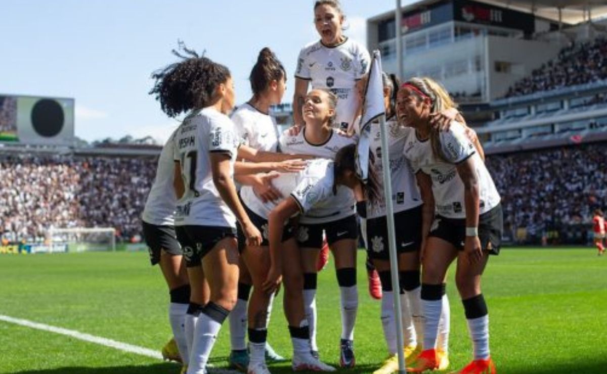 Preparação do Corinthians Feminino para Enfrentar o Cruzeiro no Brasileirão
