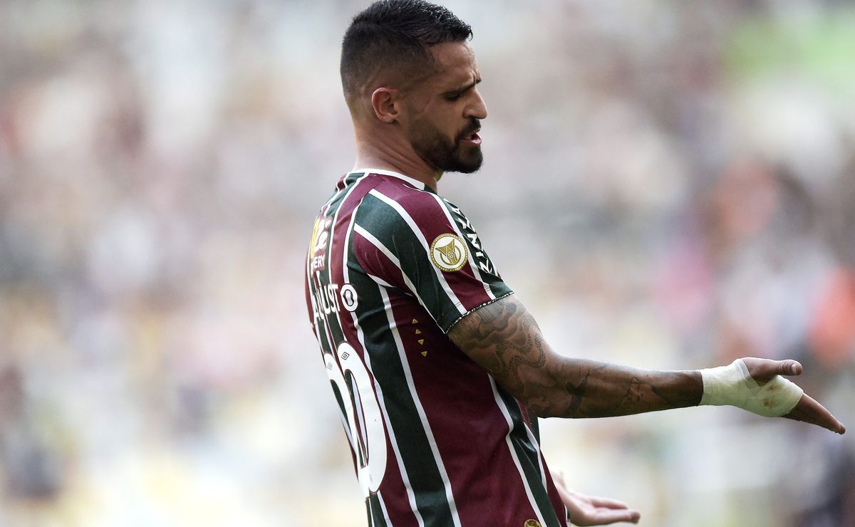 Renato Augusto desfalcará o Fluminense em partida contra o Corinthians.