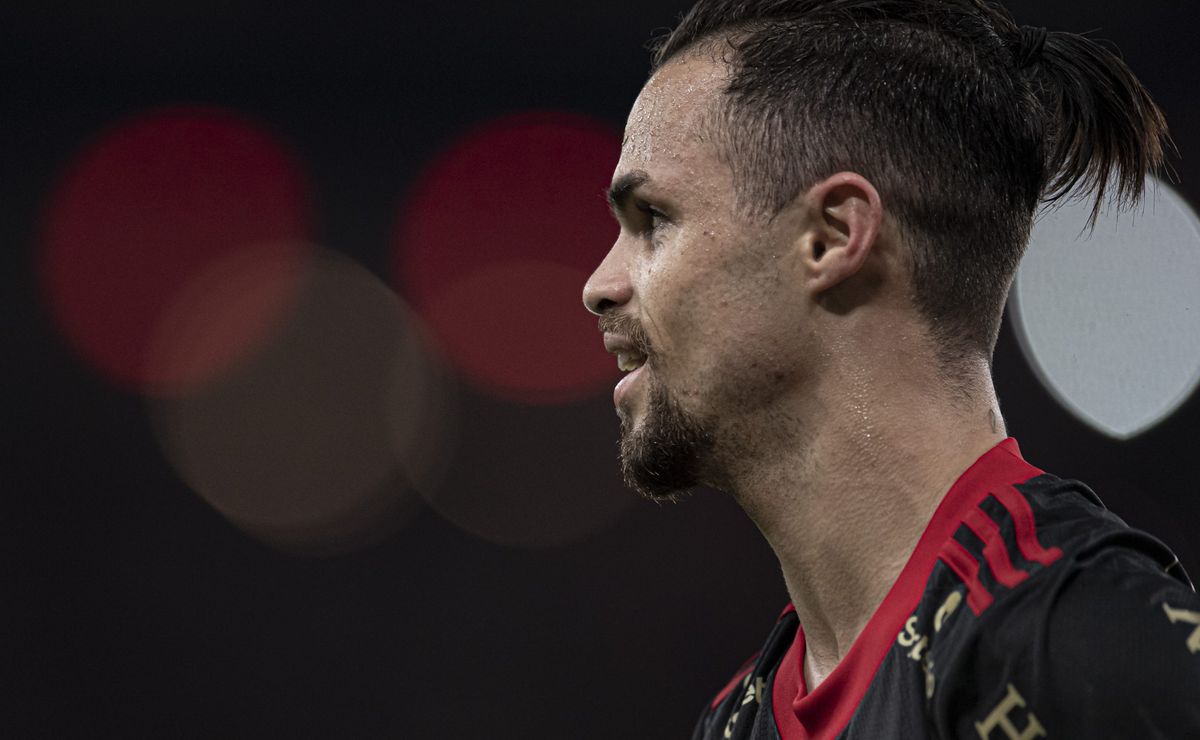 Disputa acirrada entre Flamengo, Cruzeiro e Corinthians por Michael