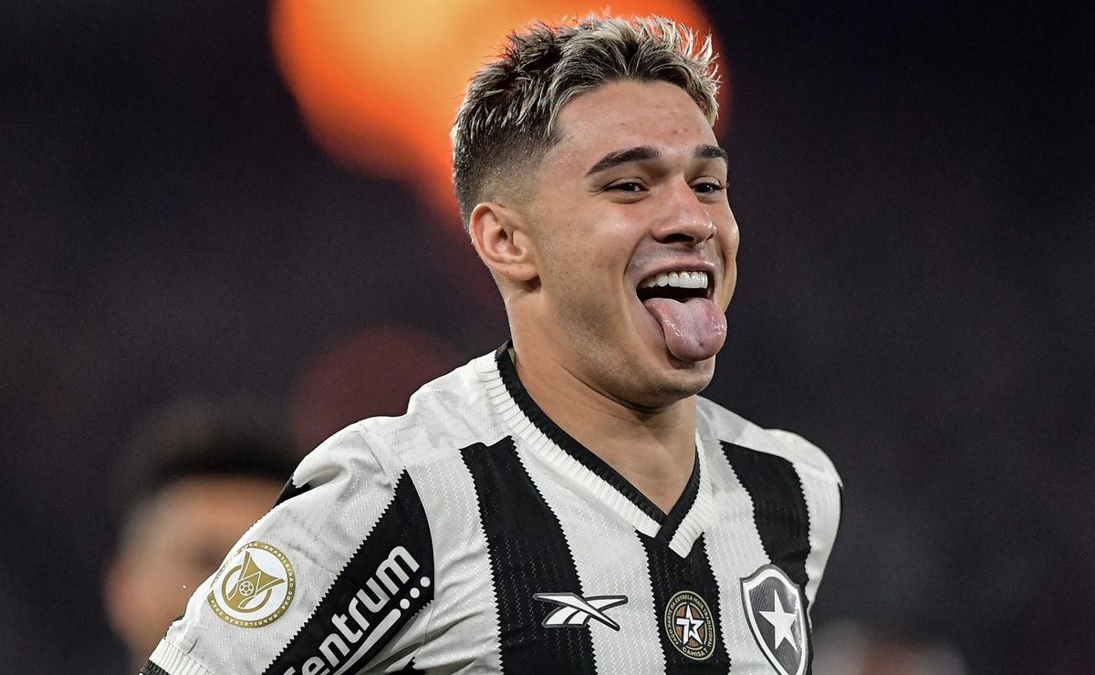 Botafogo faz história ao derrotar Flamengo nos dois turnos do Brasileirão.