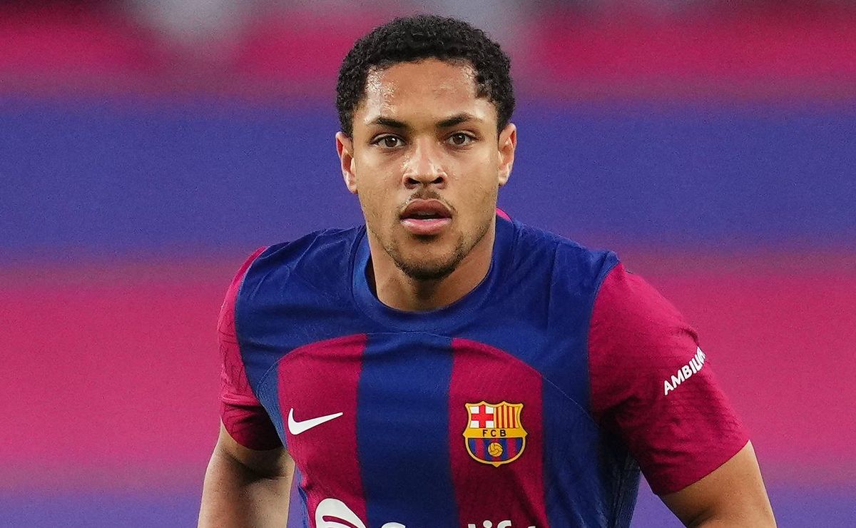 Empresário de Vitor Roque tem contas bloqueadas no Corinthians por R$ 23 milhões