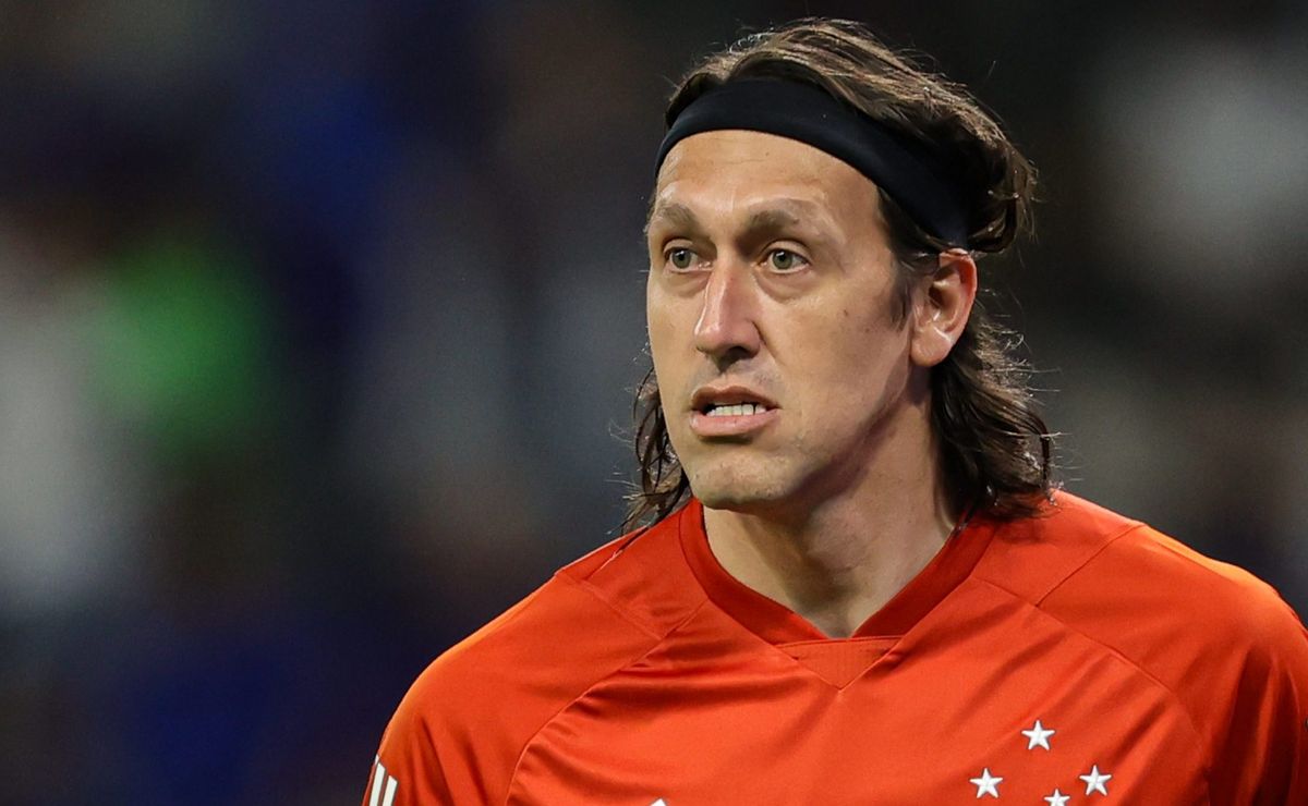 Cássio expressa felicidade no Cruzeiro após lembrar saída do Corinthians.