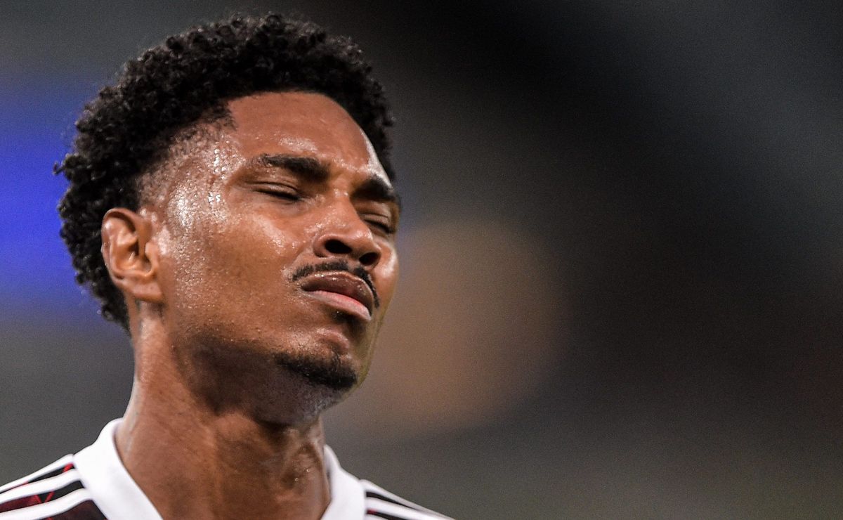 Vitinho encerra passagem pela Arábia Saudita e se aproxima do Flamengo.