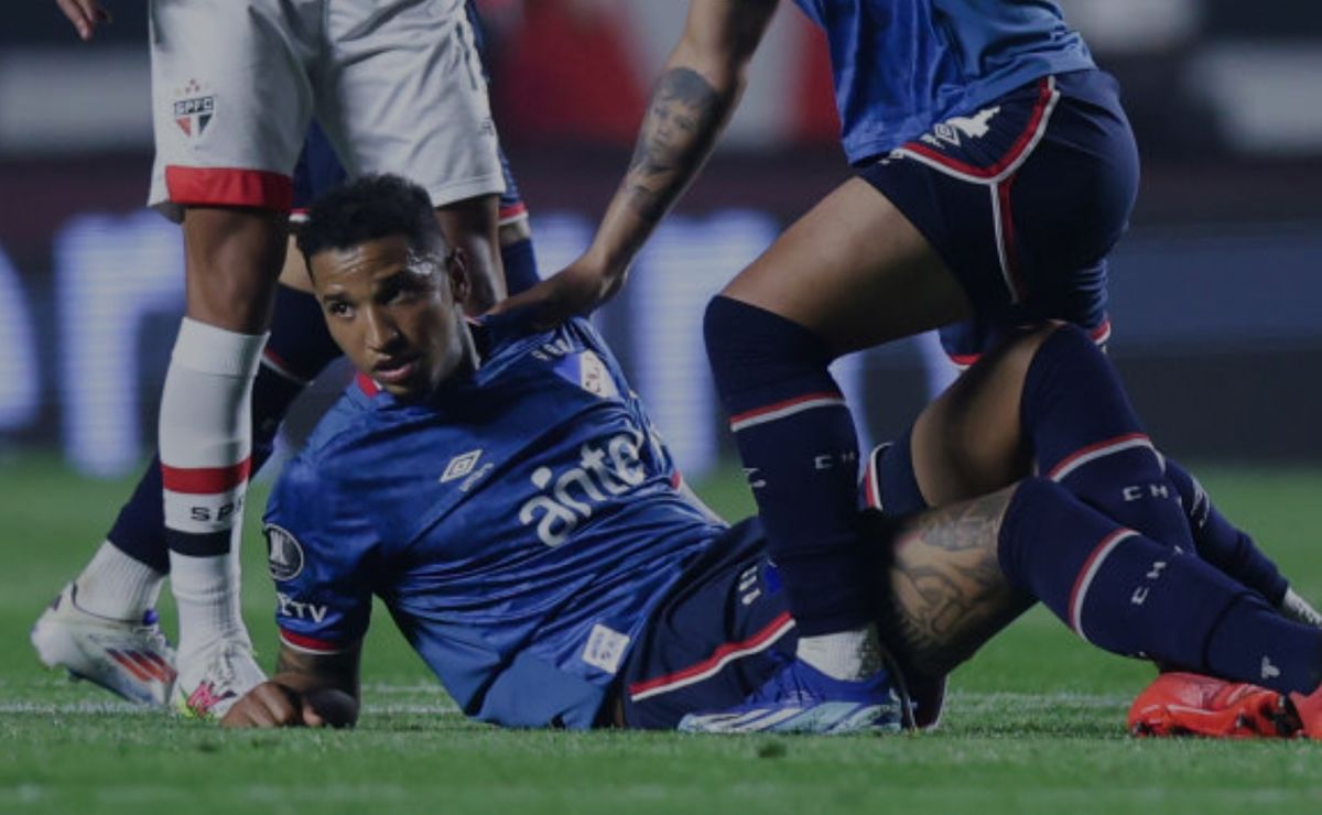 Esposa de Zagueiro do Izquierdo pede Orações após Estabilidade do Jogador