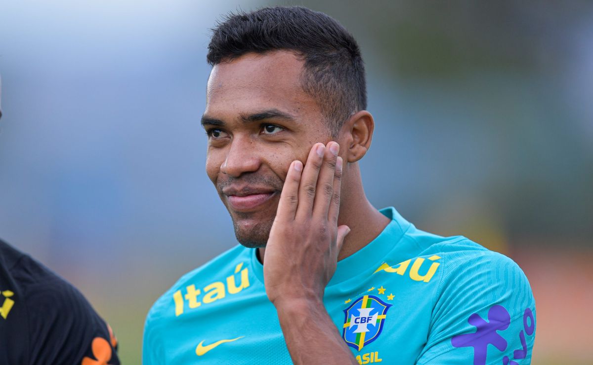 Desempenho de Alex Sandro preocupa Flamengo com baixo índice de eficiência