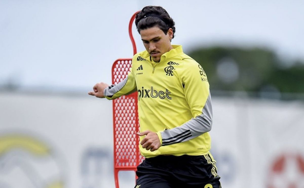 Pedro treina com bola e está apto para escalação contra o Bahia
