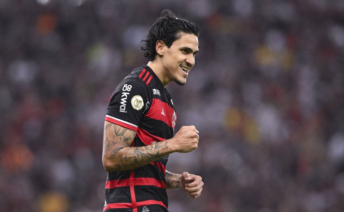 Flamengo renova com trio de jogadores após recusar proposta do Southampton