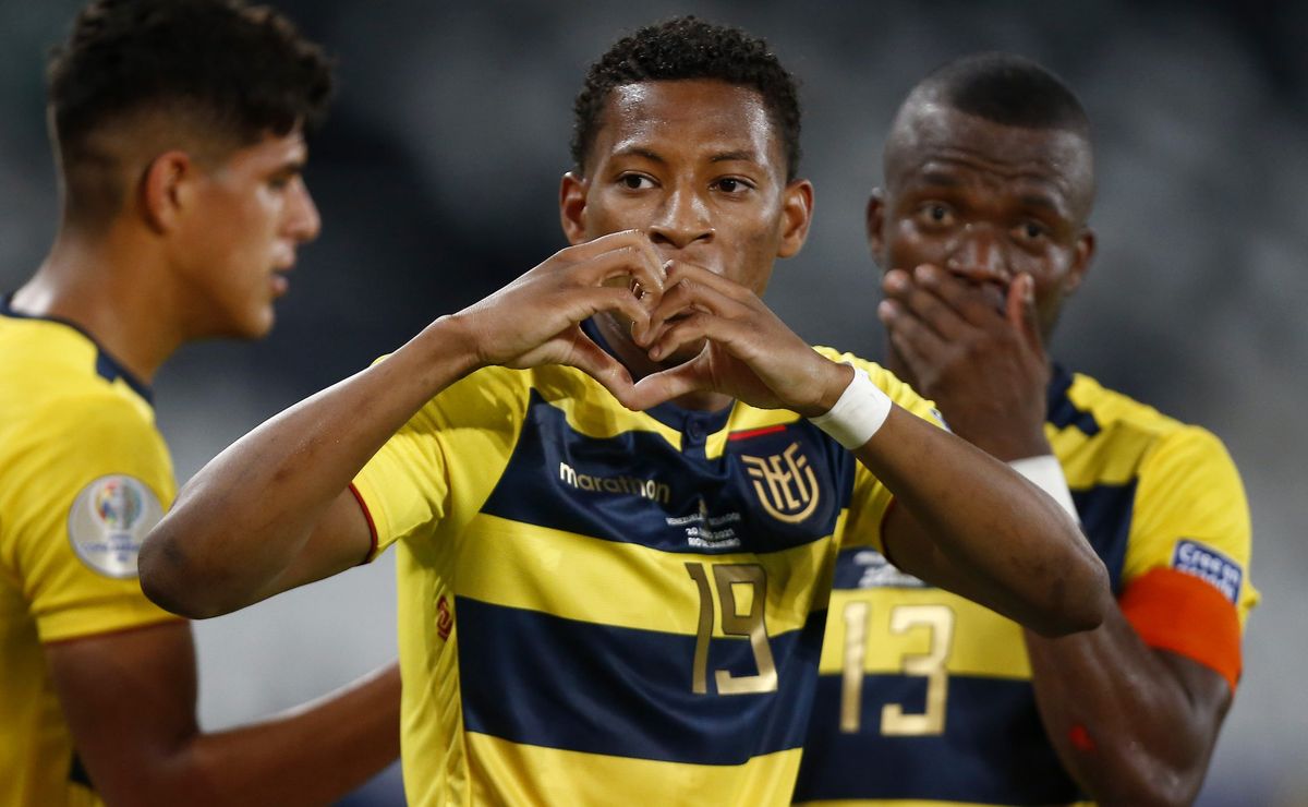 Flamengo anuncia contratação de Gonzalo Plata para reforçar ataque do time