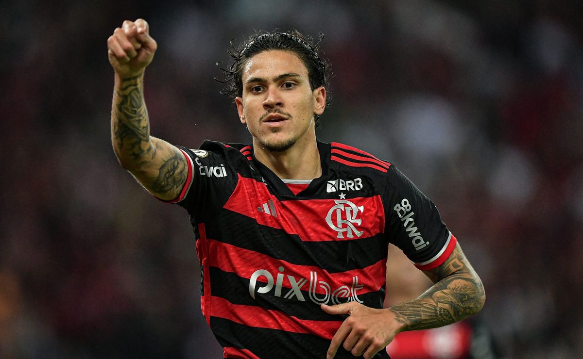 Pedro volta ao Flamengo para possível confronto com Corinthians de Ramón Díaz.