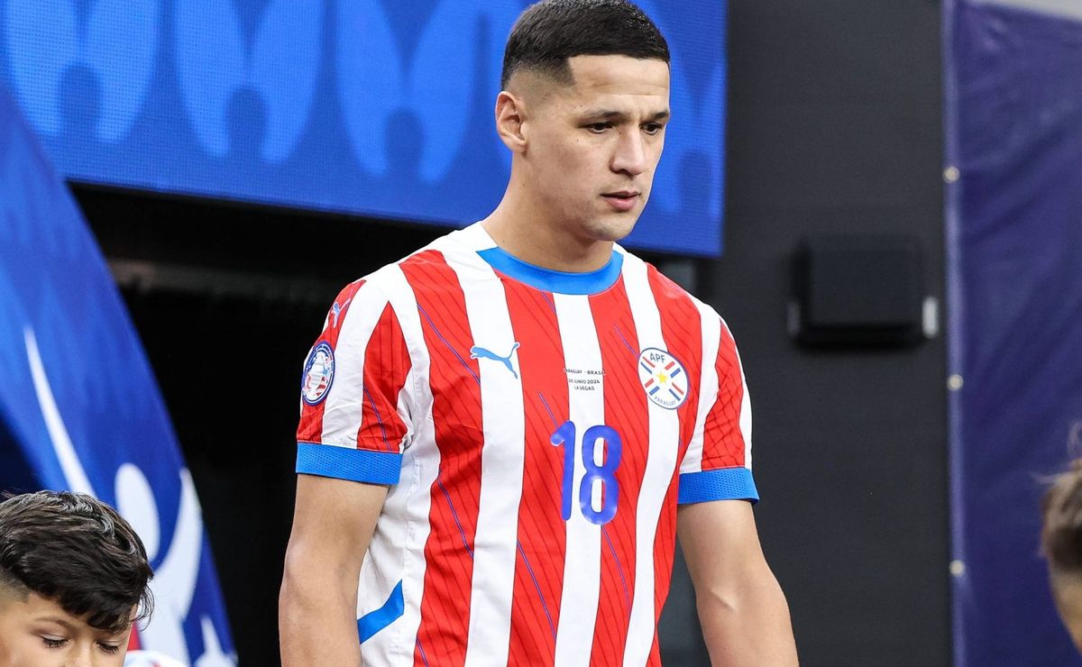Corinthians aposta no desespero por Alex Arce e aguarda resposta.