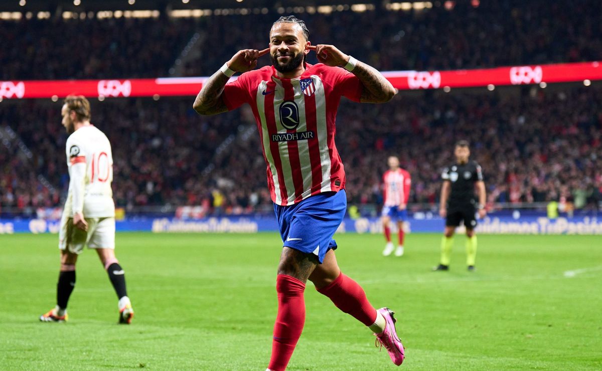 Corinthians propõe contrato de dois anos a Memphis Depay em negociação avançada.