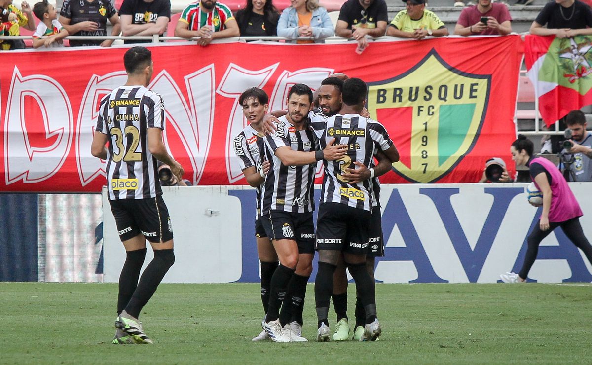 Santos surpreende Brusque, vence e volta a liderar a Série B após má fase