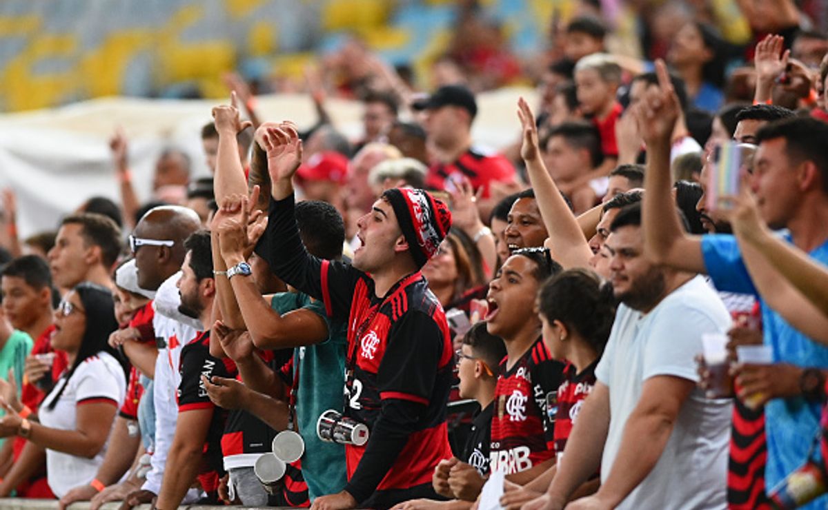 Torcida do Flamengo reage a pedido de salário milionário de Anthony Martial