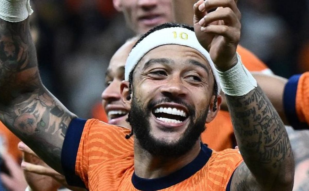 Memphis Depay aprovado em exames médicos e reforça ataque do Corinthians