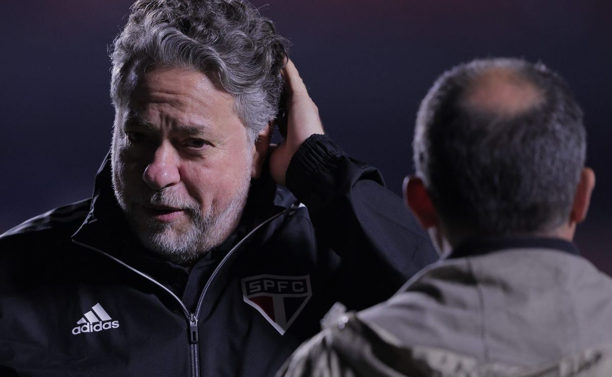 Flamengo contrata reforço de peso que o São Paulo tentou, Casares não comenta.