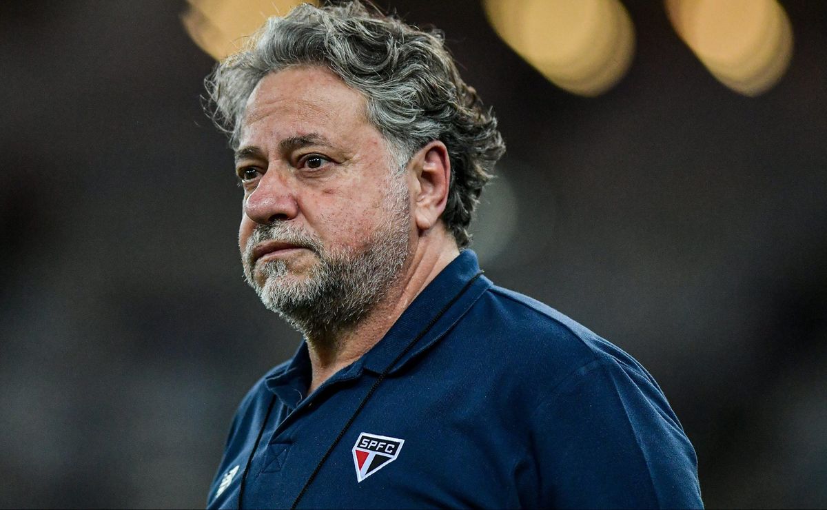 Casares não reconhece chapeú histórico do Flamengo no São Paulo para Alex Sandro.