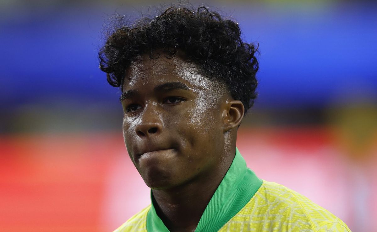 Endrick é criticado pela torcida brasileira na titularidade contra o Paraguai