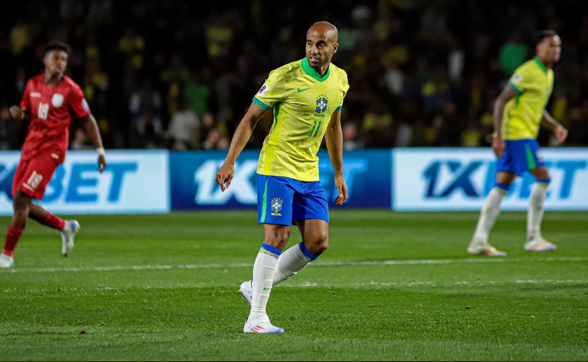 Lucas Moura se destaca na Seleção Brasileira e retorna ao São Paulo.