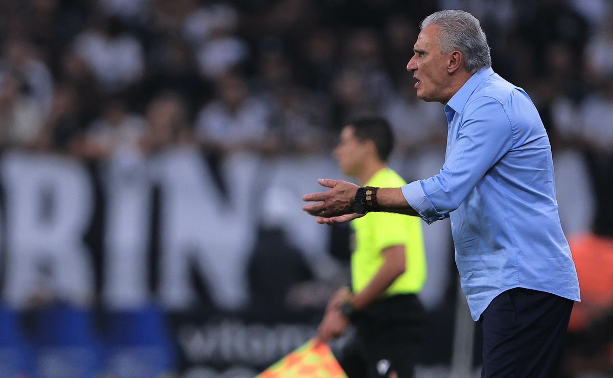 Torcida do Flamengo pressiona Tite e cobra explicações:  