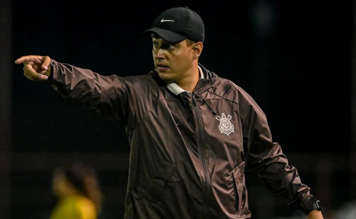 Lucas Piccinato elogia elenco do Corinthians Feminino, mas aponta perigo em final do Brasileirão Feminino